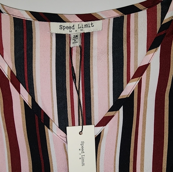 NWT Speed Limit MPH Casual Top with Button Details - Picture 4 of 5